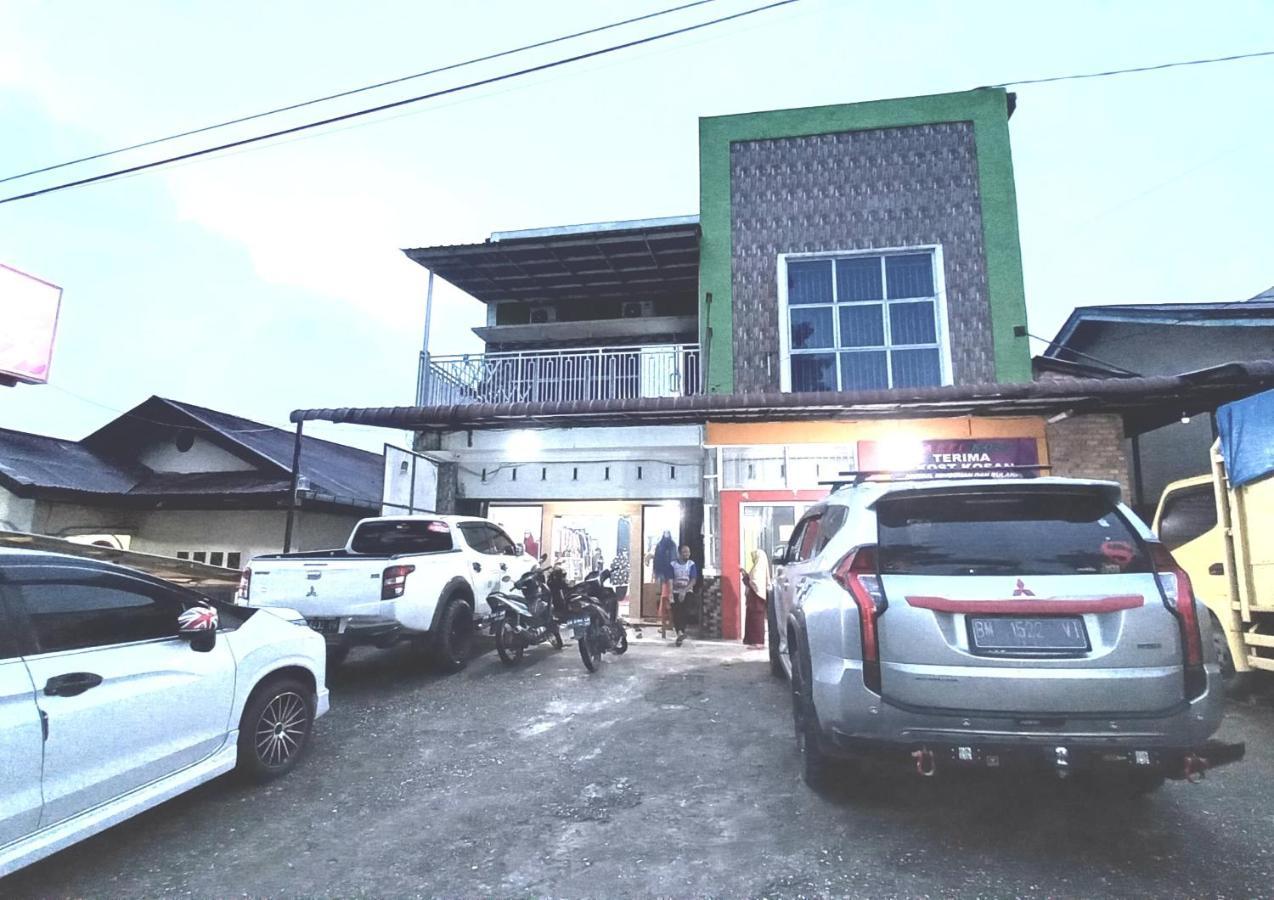 Oyo 93206 Penginapan Budi Syariah Otel Pekanbaru Dış mekan fotoğraf