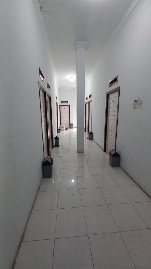 Oyo 93206 Penginapan Budi Syariah Otel Pekanbaru Dış mekan fotoğraf